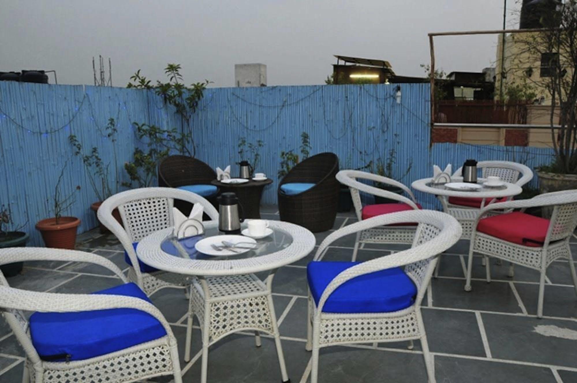 فندق فيستا إن دلهي المظهر الخارجي الصورة